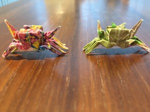 折り紙　カニ
